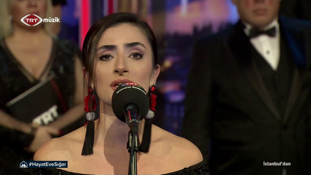 Yaprak Sayar / Gönül nedir bilene gönül veresim gelir