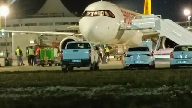 Uçakta alarm: Kargo bölümünden sesler gelince acil iniş yapıldı