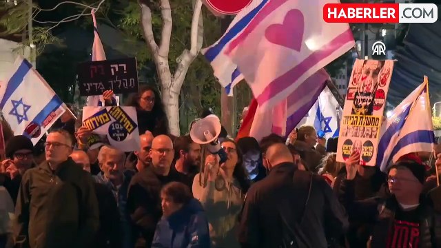 İsrail polisi Tel Aviv'de erken seçim talebiyle gösteri düzenleyenlere müdahale etti