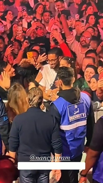 معجب ينهار ويفقد أعصابه في حفل نانسي عجرم