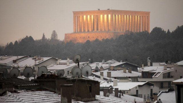 Ankara'da kar yağışı... Başkent beyaza büründü