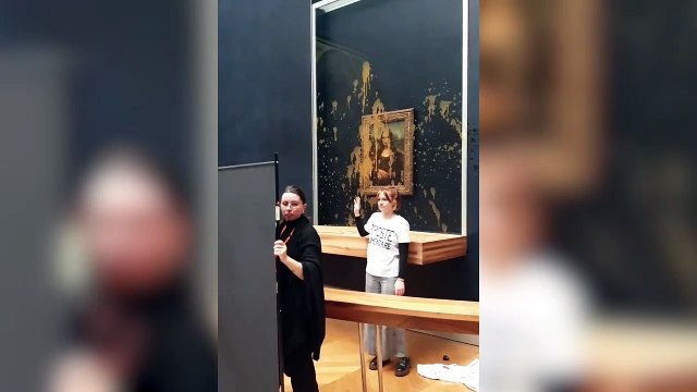 Activistas alimentarias arrojan sopa 'La Gioconda' en el Museo del Louvre