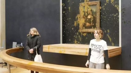 Fransa’da aktivistler Mona Lisa tablosuna çorba fırlattı