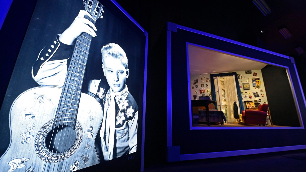 GALA VIDEO - Johnny Hallyday : ces personnalités ont visité sa villa de Marnes-la-Coquette pour l’acheter