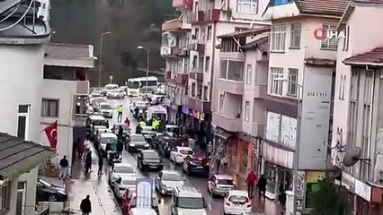 Boşanma aşamasındaki eşini ağır yaralayıp firar etti