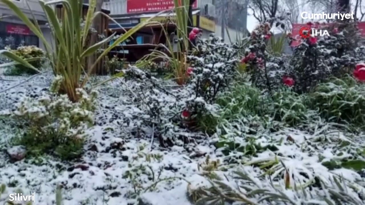 İstanbul'da 2024'ün ilk karı yağdı: Silivri ve Çatalca beyaza büründü