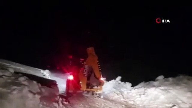 Siirt’te kardan kapanan köy yolları ulaşıma açıldı