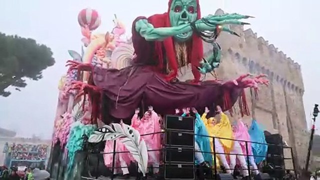 Pienone per la prima del Carnevale di Fano