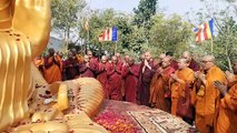 चूनाभट्टी बौद्ध महाविहार में बौद्ध महोत्सव में जुटे अनुयायी