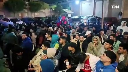 "الاحتفال بضربة الجزاء للمنتخب المصري في الإسكندرية."