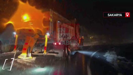 Kocaali-Hendek yolu yoğun kar nedeniyle ulaşıma kapatıldı