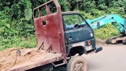 Escape At Batu Jomba - Truck Driver VOLVO Asks "Filter,Filters,-Newest Be Pulled Off The Truck