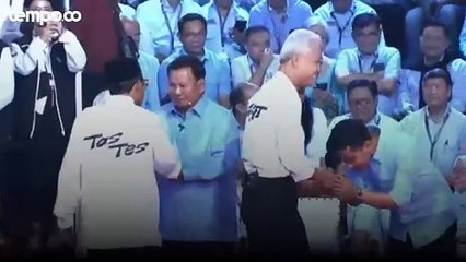 Ganjar Komentari Salam 4 Jari, Kode Koalisi Capres 01 dan 03