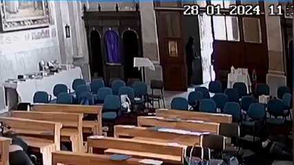 Gunmen kill one in Istanbul church attack