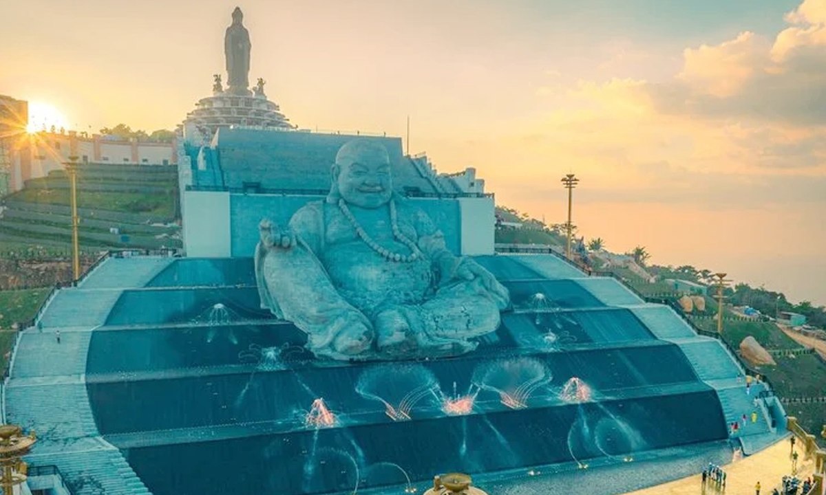 Khai quang tượng Phật Di Lặc trên đỉnh núi Bà Đen