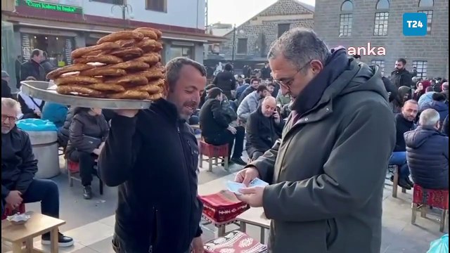 Sezgin Tanrıkulu: “Bugün 100 lira verip bir tepsi simit almak isteyen, sokaktan haberi olmayan, simidin fiyatından haberi olmayan siyasetçiler var”