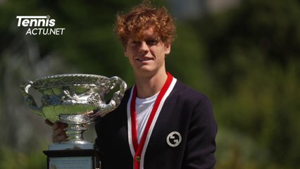 Open d'Australie 2024 - Jannik Sinner, le jour d'après et avec son premier trophée en Grand Chelem : "C'est bien tout ce qui m'arrive.... "