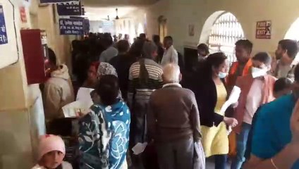 विक्टोरिया अस्पताल में मरीजों की भीड़