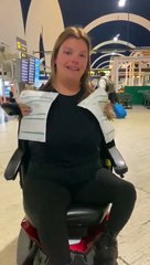 El desgarrador vídeo de una mujer en silla de ruedas que denuncia que Ryanair la ha dejado tirada