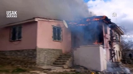 Uşak'ta müstakil evde çıkan yangın söndürüldü