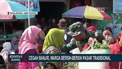 Cegah Banjir, Warga Bersih-Bersih Pasar Doro Pekalongan