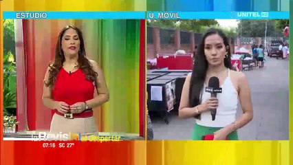 Personas tratan de rescatar sus pertenencias del fuego