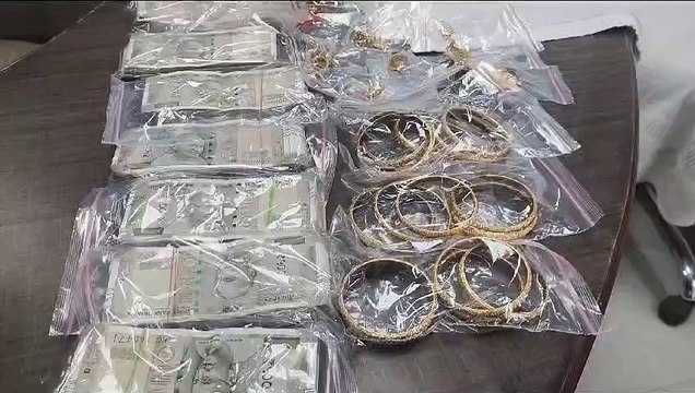 प्यार का जुनून: प्रेमी के लिए चुराए तीन बच्चों की मां ने लाखों के गहने व नगदी