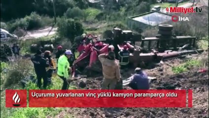 Uçuruma yuvarlanan kamyon paramparça oldu: 1 ölü