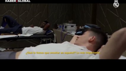 Tchouameni ve Arda Güler'in İspanyolca öğrenmenin zorluğundan dert yandığı anlar! Arda öğrendiği İspanyol kelimeleri bir bir saydı