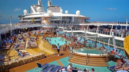 Essential Cruise Etiquette Tips for a Smooth Voyage 🚢