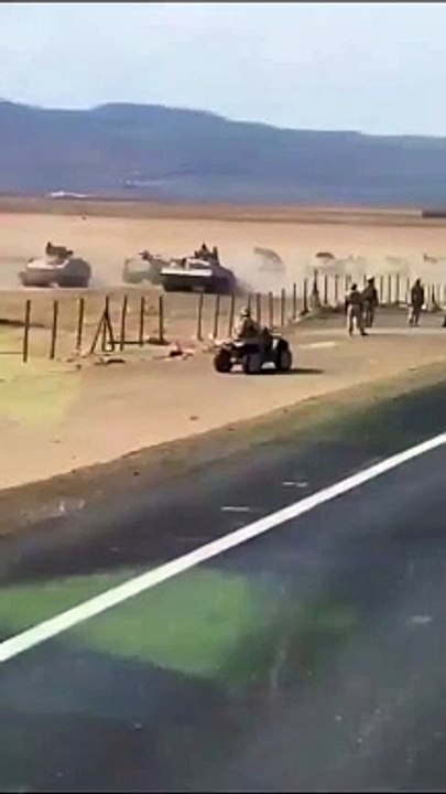 Texas : un mouvement inhabituel de chars des forces de défense texanes a été observé Des rumeurs courent selon lesquelles ces chars seraient prêts au combat en réponse à la présence militaire potentielle