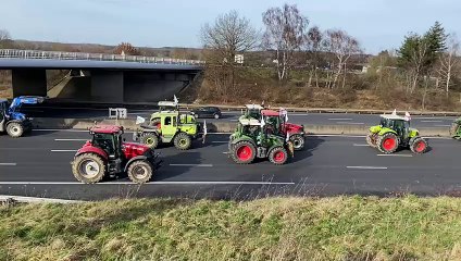 AGRICULTEURS - Les blocages autour de Paris commencent