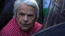 Milano, al corteo pro Palestina il carabiniere a un'anziana manifestante: 