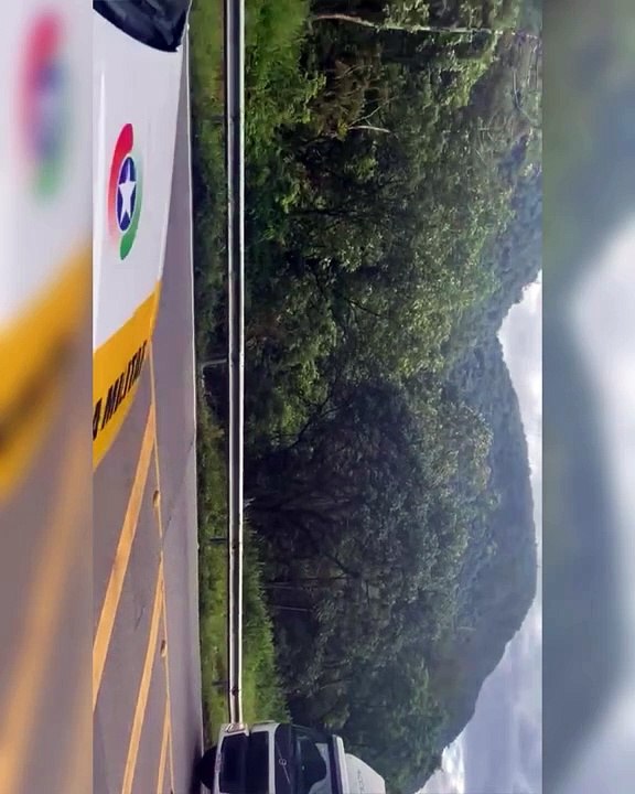 URGENTE: Ácido tóxico contamina rio de SC após caminhão tombar