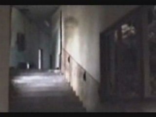 Fantôme dans une maison abandonnée - Japon