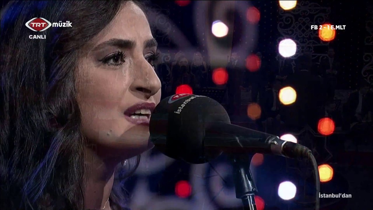 Yaprak Sayar / Aşk denilen ateşe yanalım mı