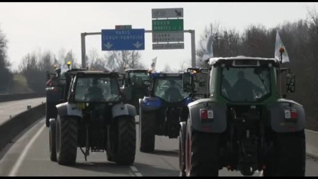 Gli agricoltori francesi in marcia verso Parigi