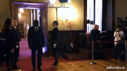 Italia-Africa, Meloni saluta Faki e scherza: "Quello vero"