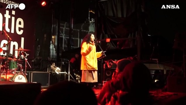 Vienna, la pioggia non ferma la protesta contro razzismo ed estrema destra