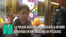 La policía Australiana rescata a un niño atrapado en una máquina de peluches