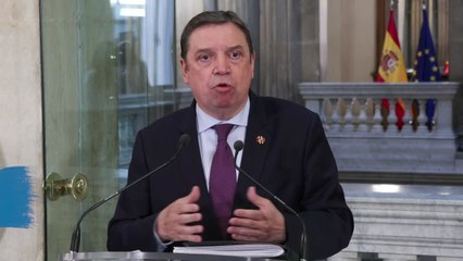 Luis Planas se compromete a “identificar qué cargas burocráticas se pueden reducir”