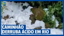 Caminhão derruba ácido em rio de Joinville