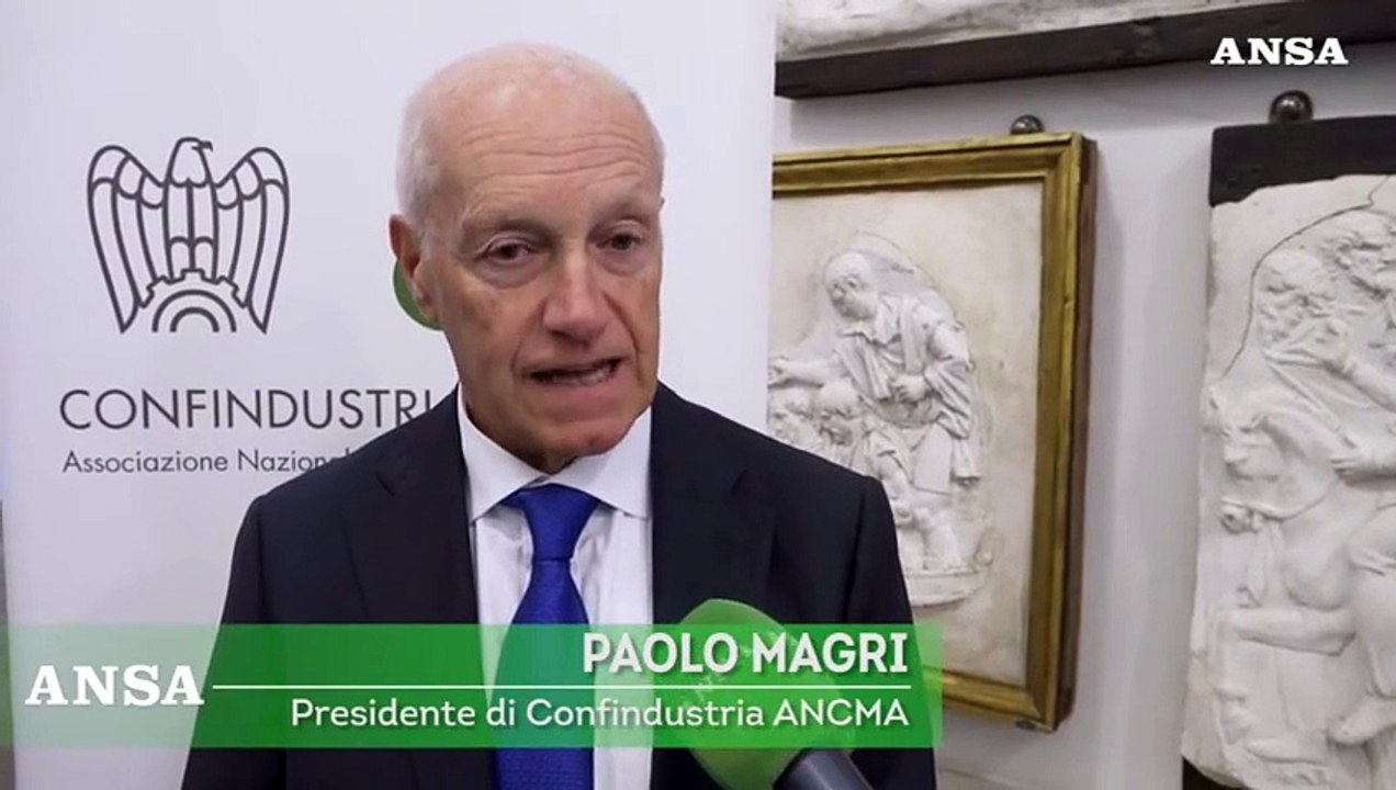 Nelle citta' italiane sale l'uso delle due ruote a motore e a pedali