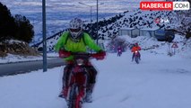 Adrenalin tutkunu motokrosçular nefes kesti