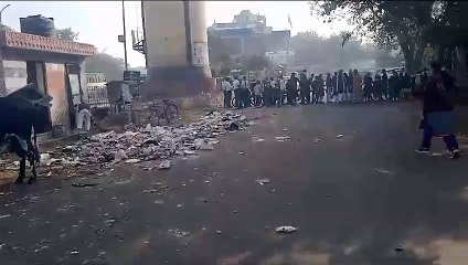 कचरा डिपो से परेशान...सुनवाई नहीं हुई तो बच्चे सड़क पर उतरे