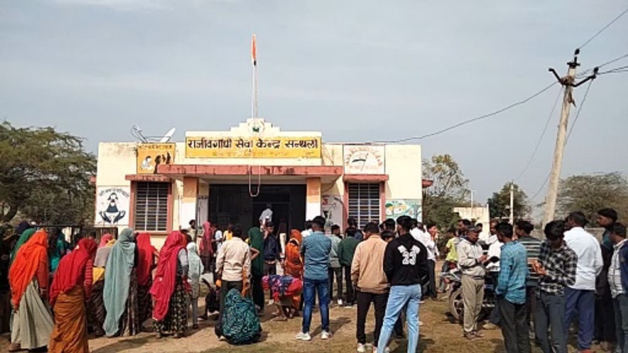 ढाई-ढाई हजार देने के नहीं आया नलों में पानी, सं...
