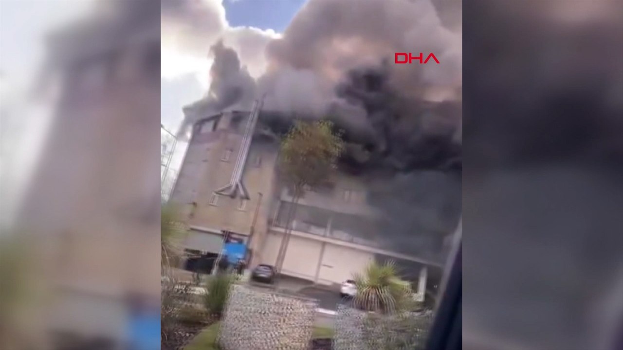 Sultangazi'de ayakkabı imalathanesinde yangın