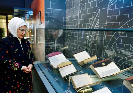 Emine Erdoğan Maarif: Türk Eğitim Tarihi Sergisi ni ziyaret etti