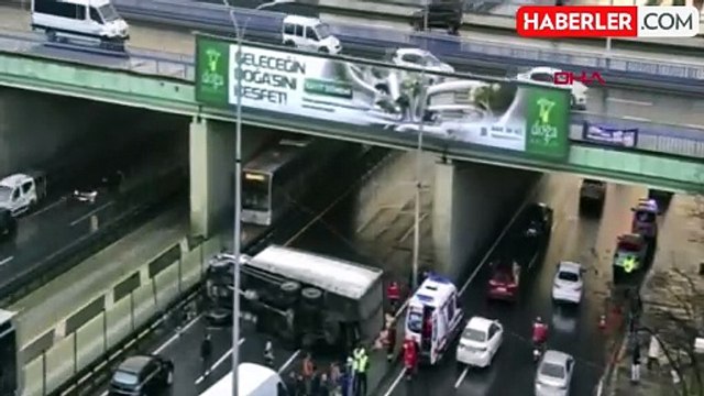 Beylikdüzü D-100 Karayolu'nda Kamyon Devrildi