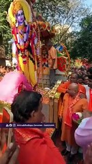 Khar Garment Merchant' Welfare Association' procession_ Sadguru Aniruddha offered shawl, etc to Ram